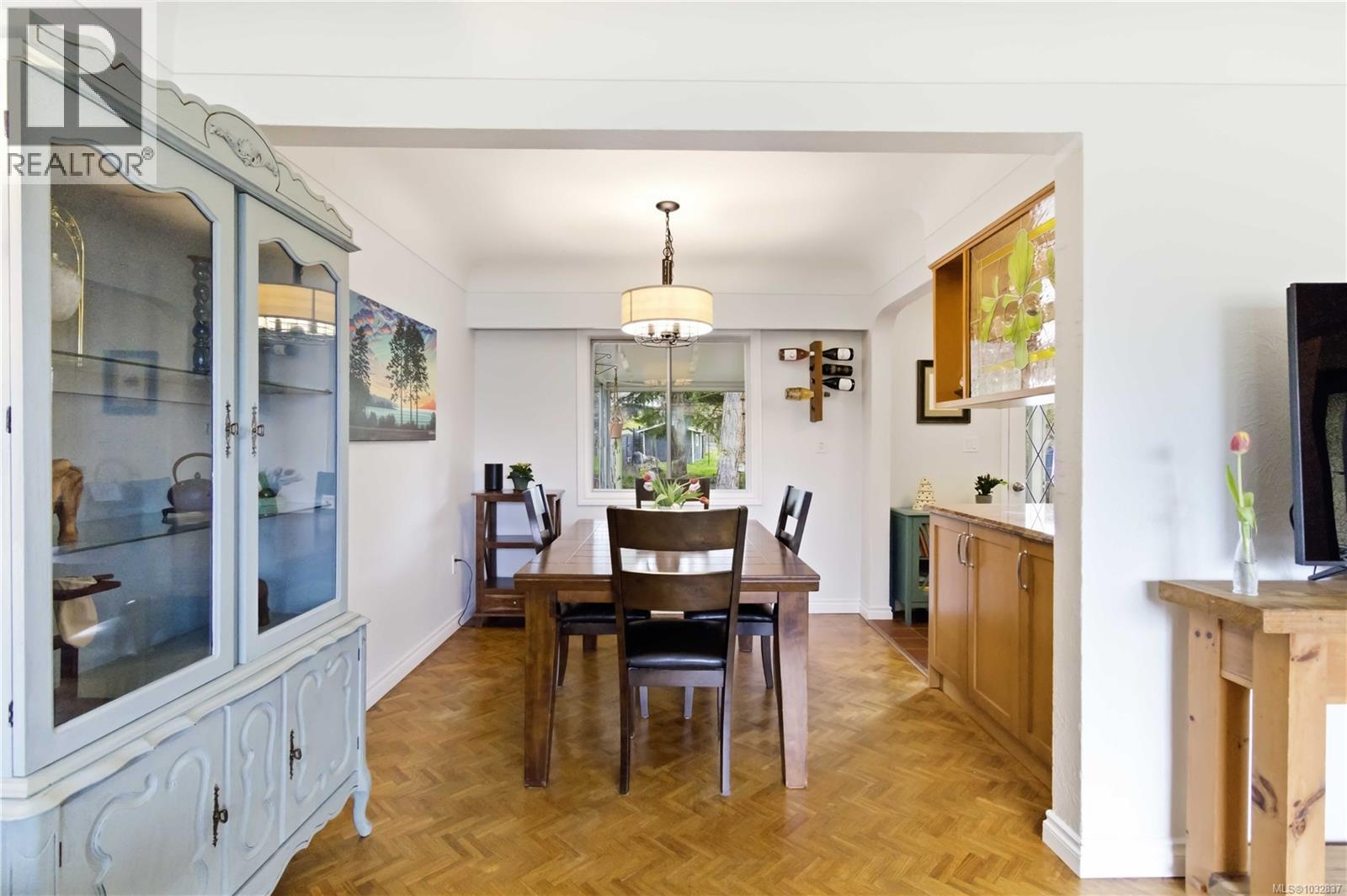 751 Cameo St, Saanich, British Columbia  V8X 3R9 - Photo 12 - 1032837