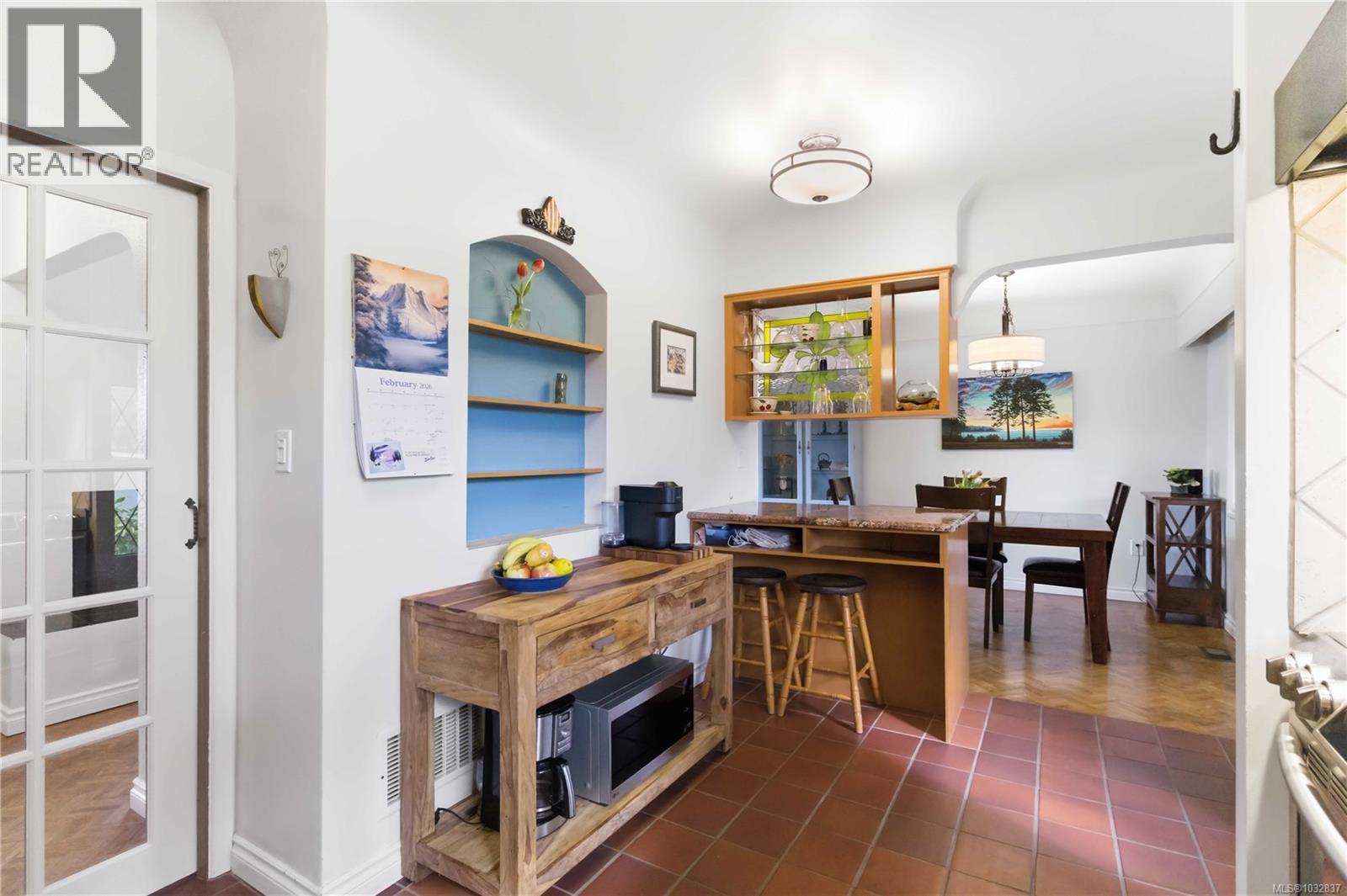 751 Cameo St, Saanich, British Columbia  V8X 3R9 - Photo 11 - 1032837