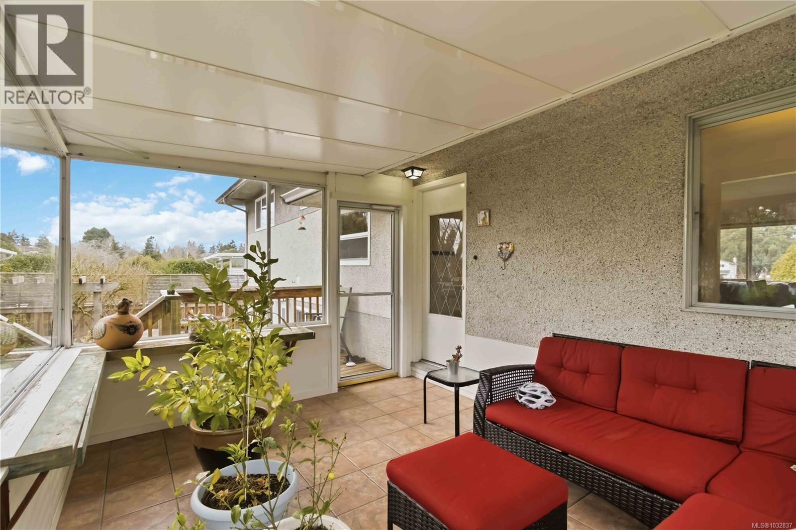 751 Cameo St, Saanich, British Columbia  V8X 3R9 - Photo 23 - 1032837