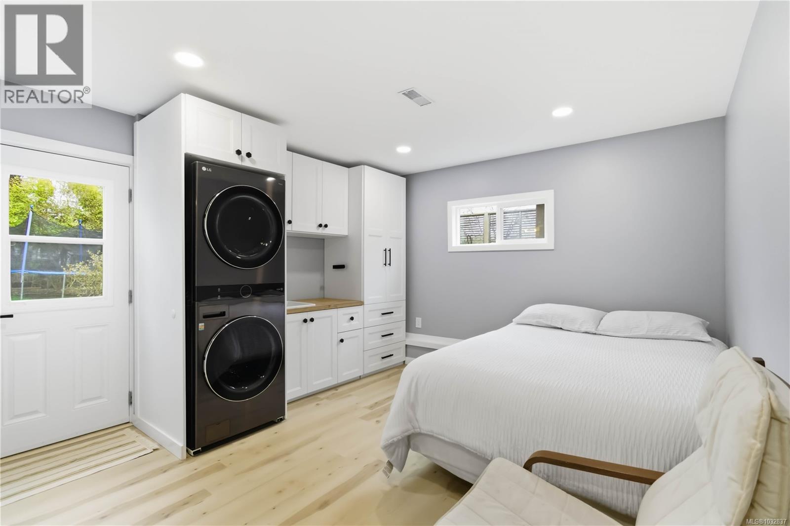 751 Cameo St, Saanich, British Columbia  V8X 3R9 - Photo 4 - 1032837