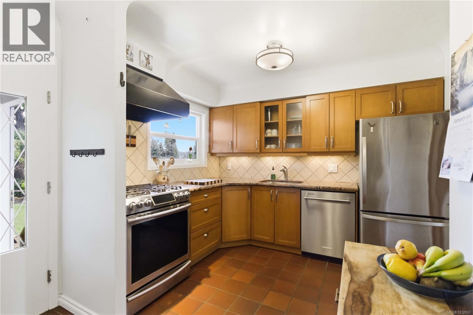 751 Cameo St, Saanich, British Columbia  V8X 3R9 - Photo 9 - 1032837