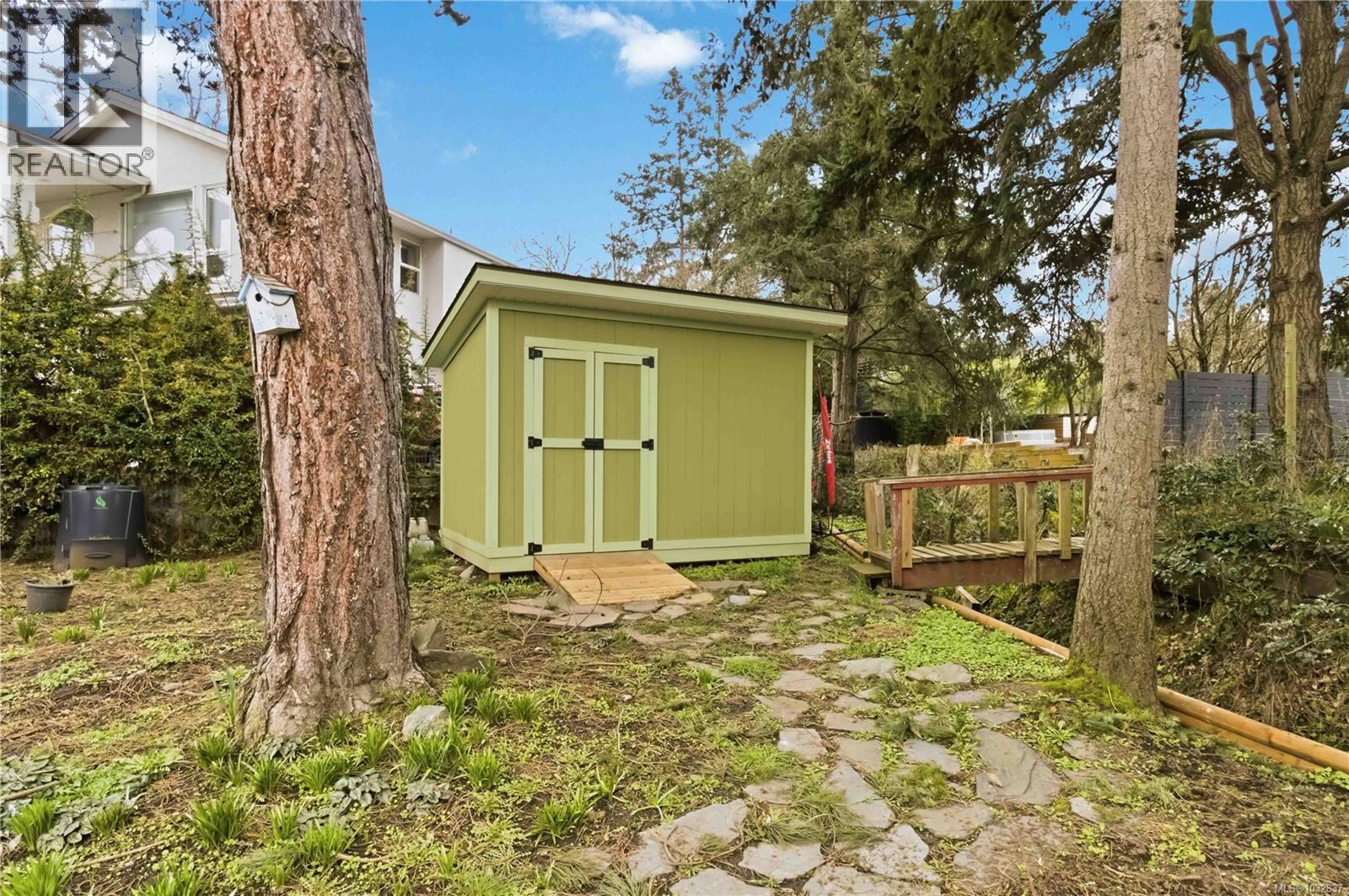 751 Cameo St, Saanich, British Columbia  V8X 3R9 - Photo 25 - 1032837