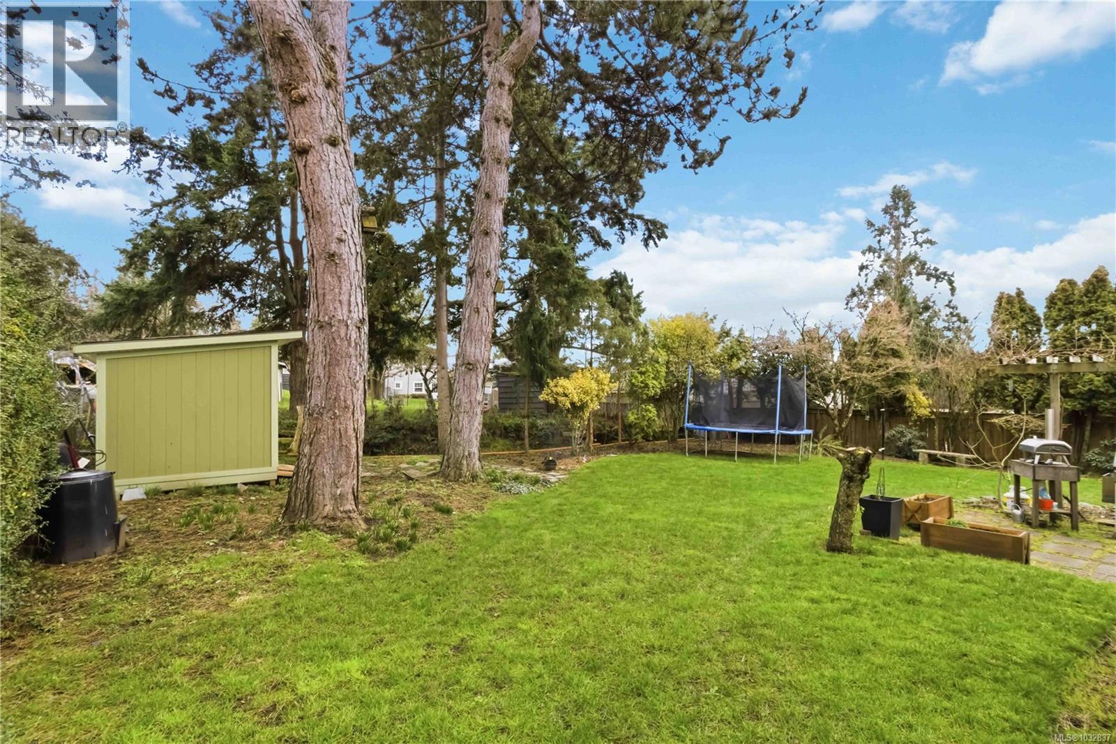 751 Cameo St, Saanich, British Columbia  V8X 3R9 - Photo 24 - 1032837