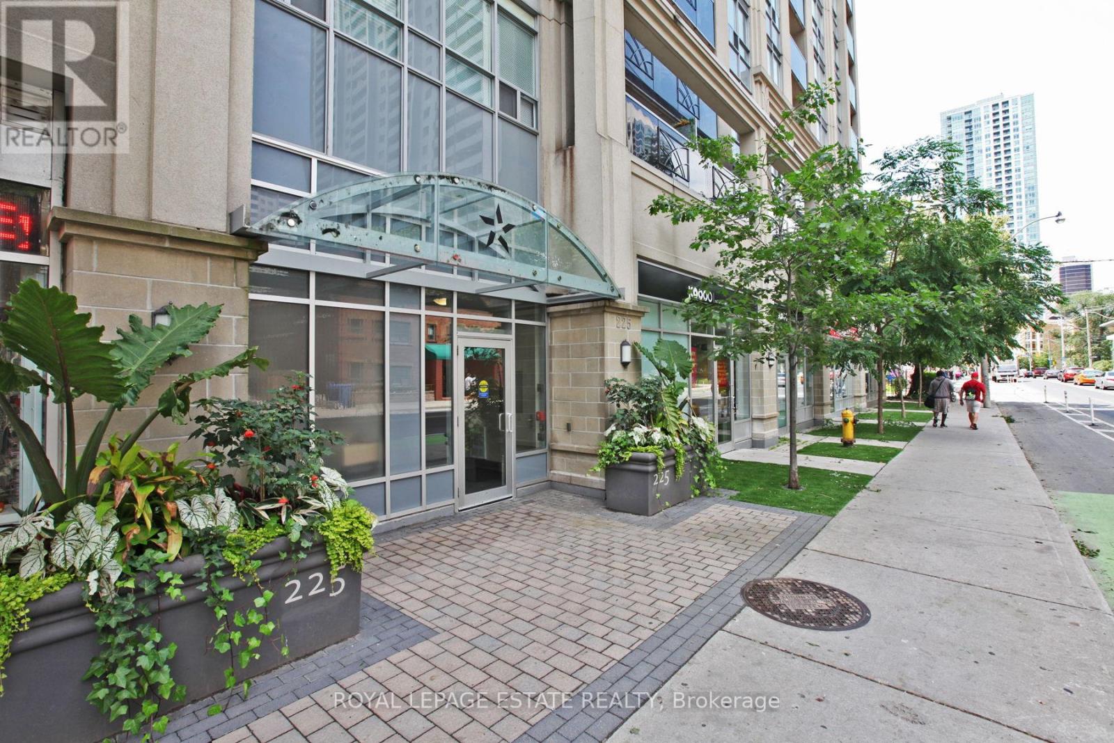 512 - 225 Wellesley Street E, Toronto, Ontario  M4X 1X8 - Photo 2 - C13132274