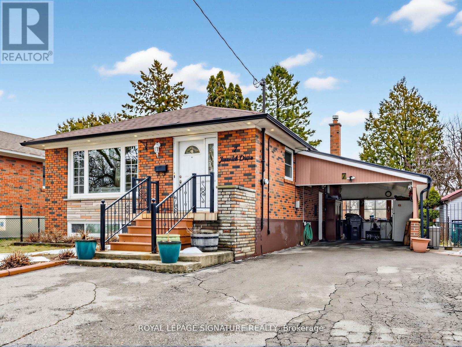 7 Jarwick Drive, Toronto, Ontario  M1H 2H1 - Photo 2 - E13132348