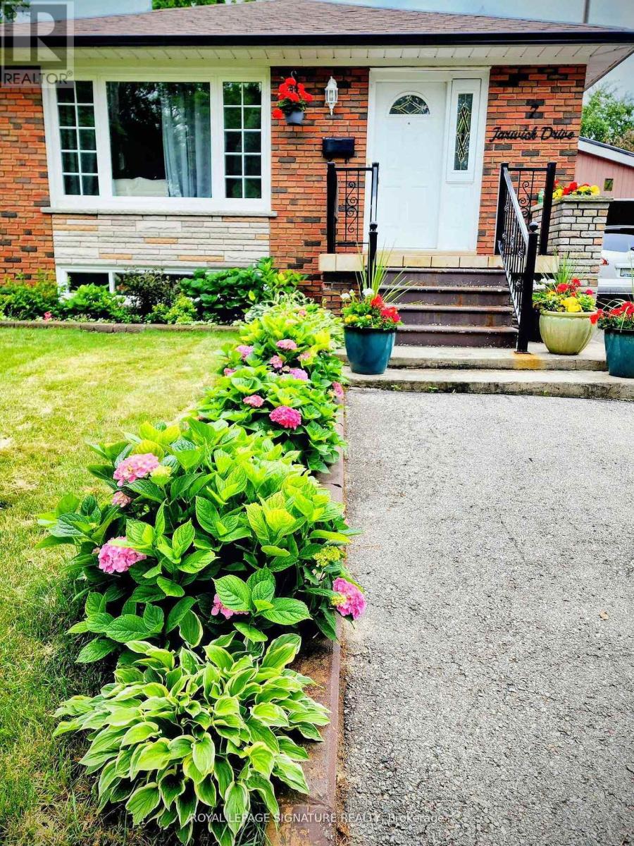 7 Jarwick Drive, Toronto, Ontario  M1H 2H1 - Photo 6 - E13132348