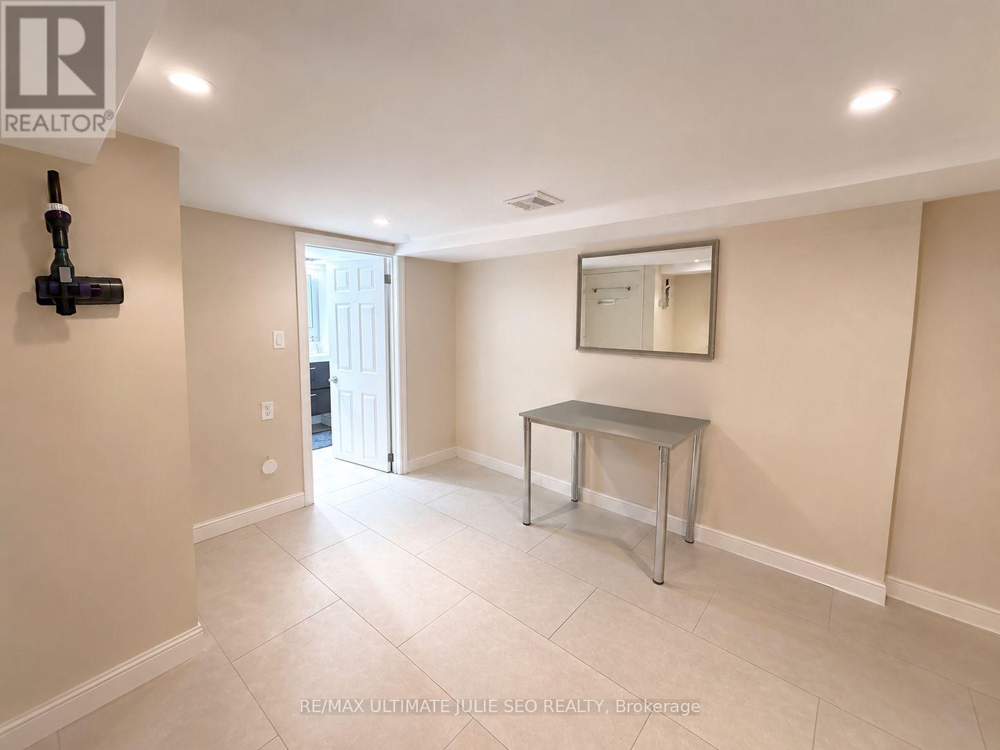 3223 Yonge Street, Toronto, Ontario  M4N 2L3 - Photo 6 - C13120568