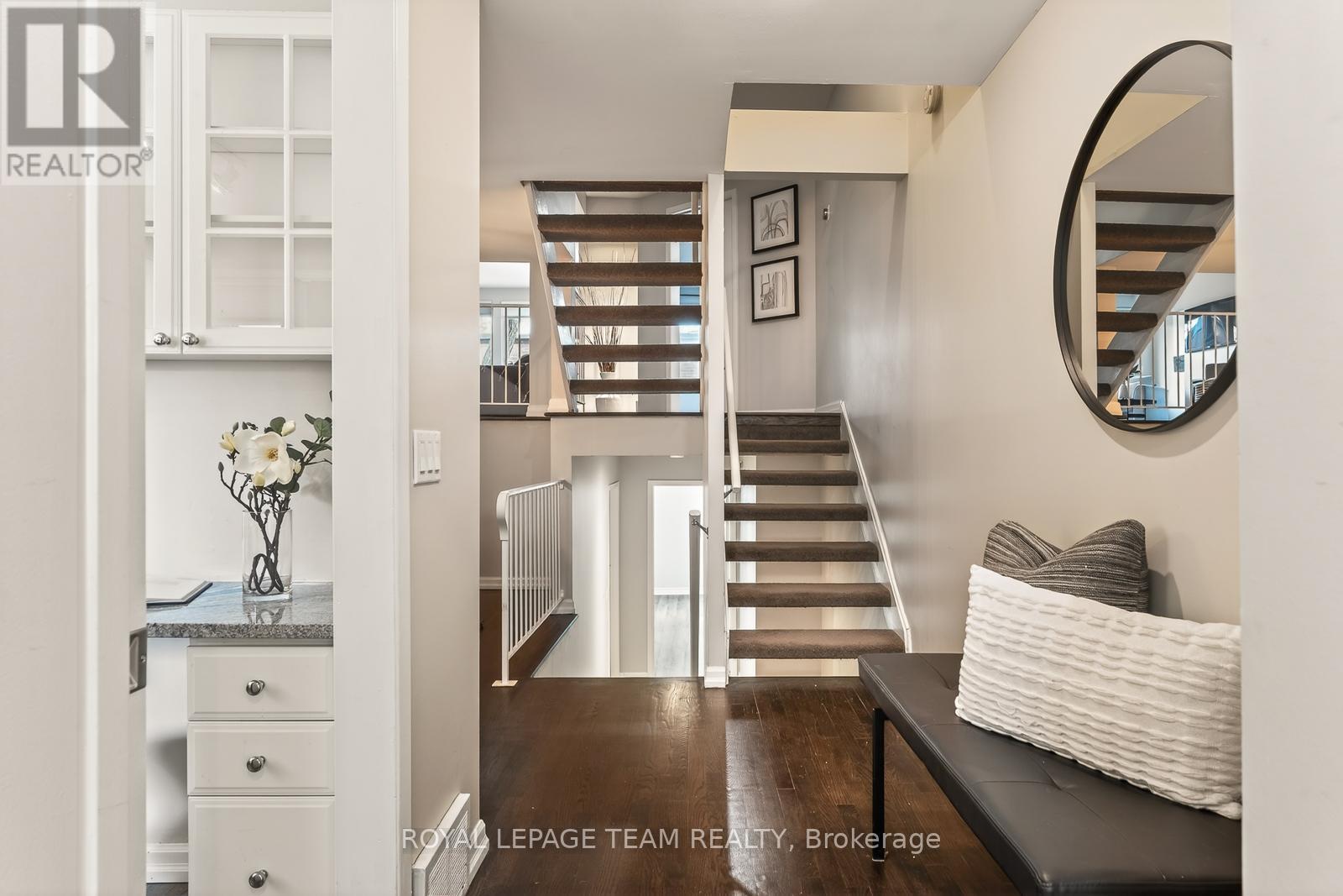 10 - 290 Cathcart Street, Ottawa, Ontario  K1N 5C4 - Photo 2 - X12800850