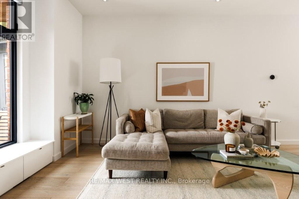 110 Fern Avenue, Toronto, Ontario  M6R 1K3 - Photo 12 - W13128978