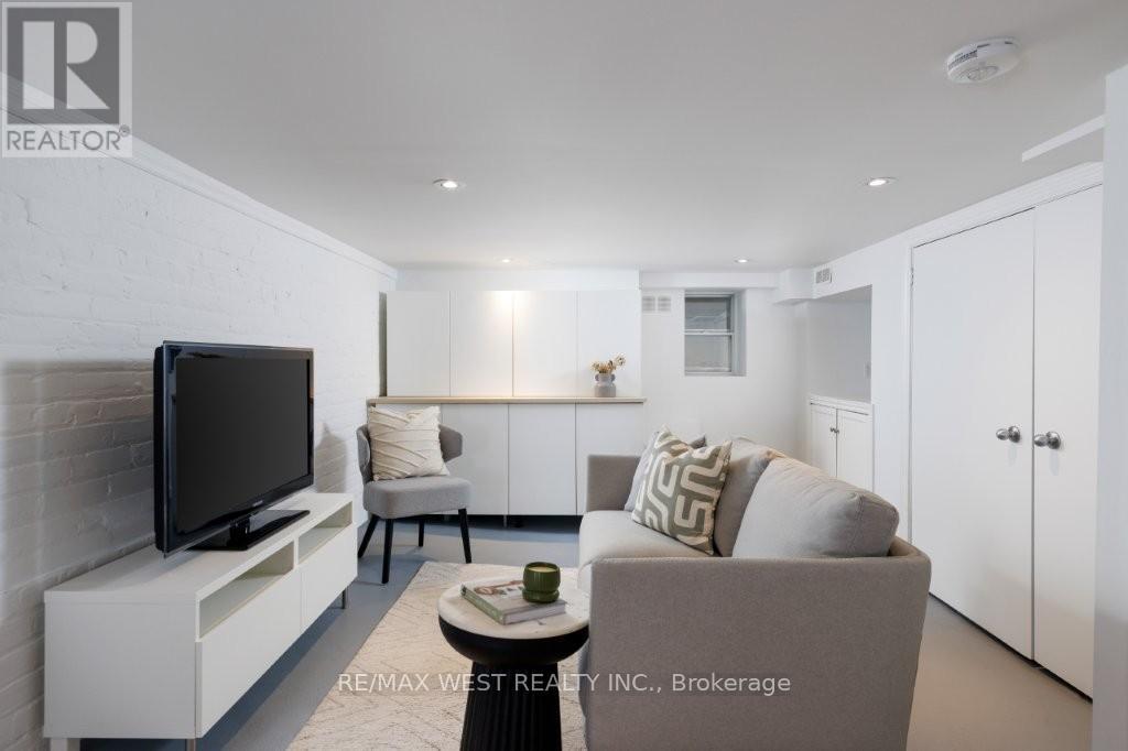 110 Fern Avenue, Toronto, Ontario  M6R 1K3 - Photo 42 - W13128978