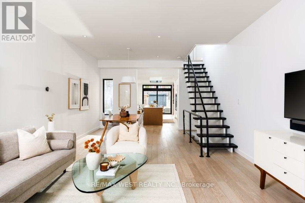 110 Fern Avenue, Toronto, Ontario  M6R 1K3 - Photo 8 - W13128978