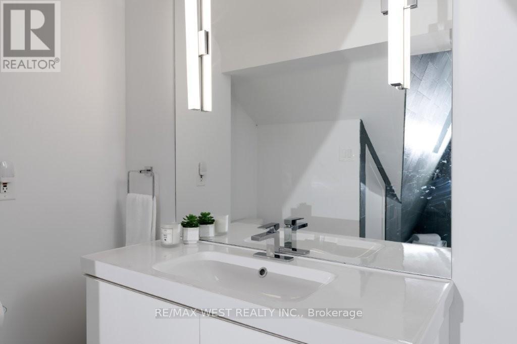 110 Fern Avenue, Toronto, Ontario  M6R 1K3 - Photo 40 - W13128978