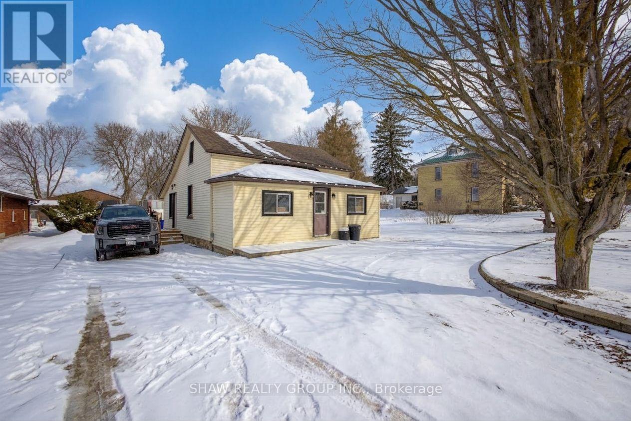 21 MAIN STREET W, Mapleton, Ontario