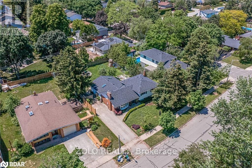 198 White Pines Drive, Burlington, Ontario  L7L 4E4 - Photo 2 - W13132212
