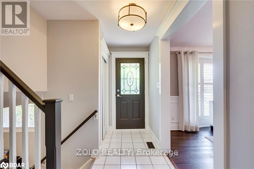 198 White Pines Drive, Burlington, Ontario  L7L 4E4 - Photo 4 - W13132212
