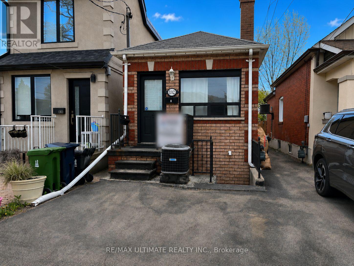 132 SPEARS STREET, Toronto, Ontario