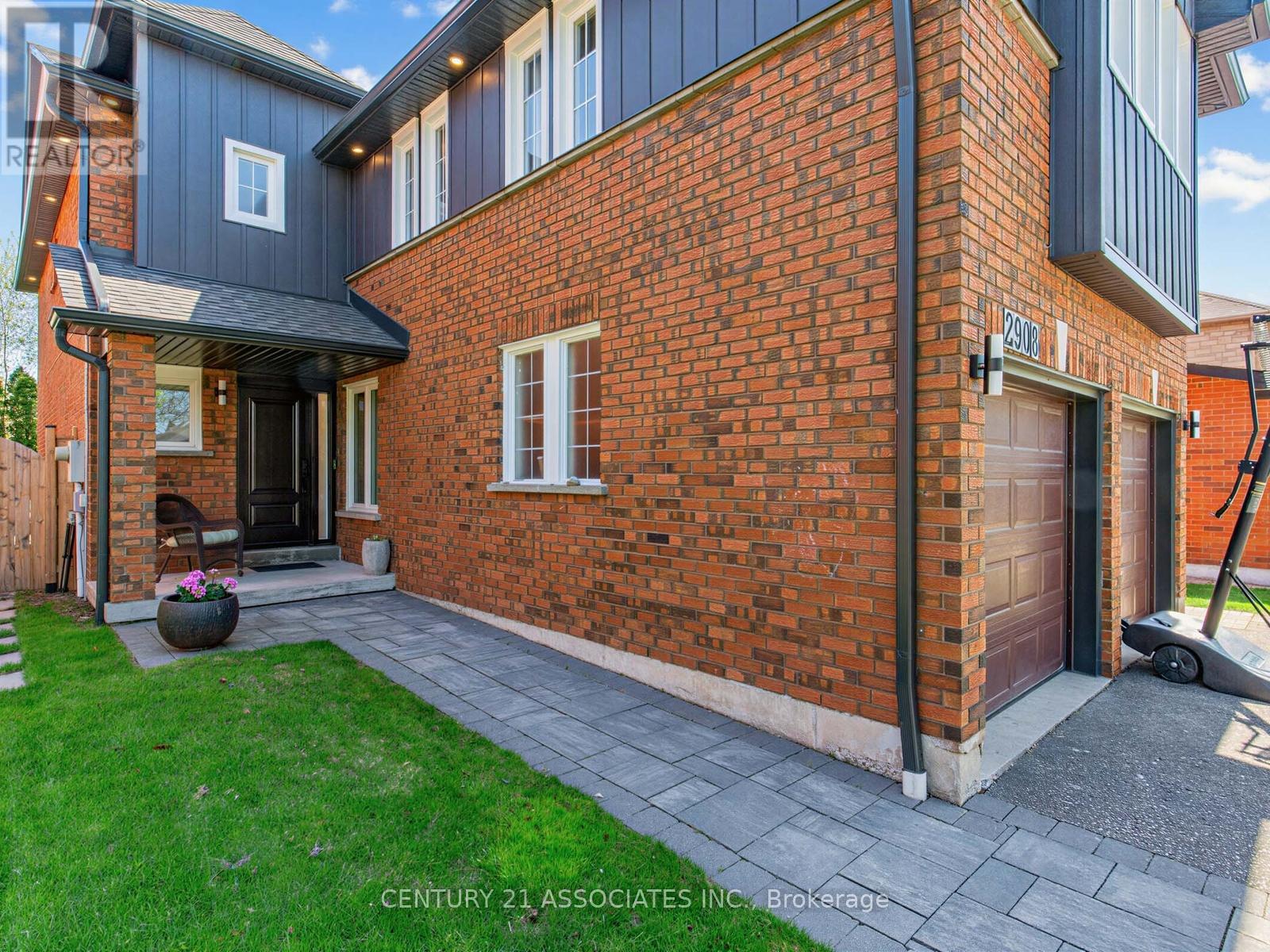 2908 Tradewind Drive, Mississauga, Ontario  L5N 6L2 - Photo 3 - W13132386