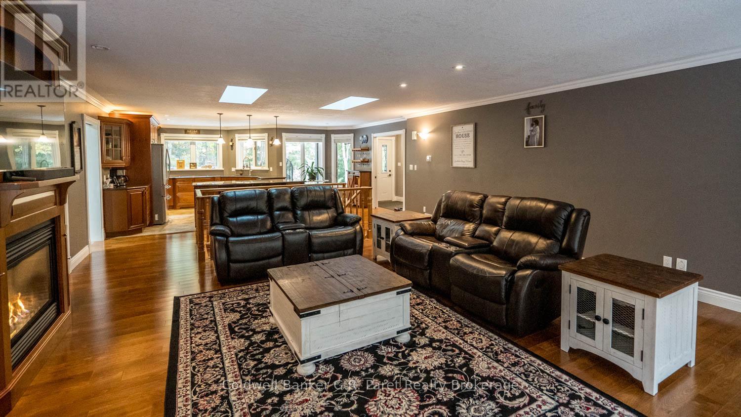 9862 Lakeshore Drive, Lambton Shores, Ontario  N0M 1T0 - Photo 14 - X12489656
