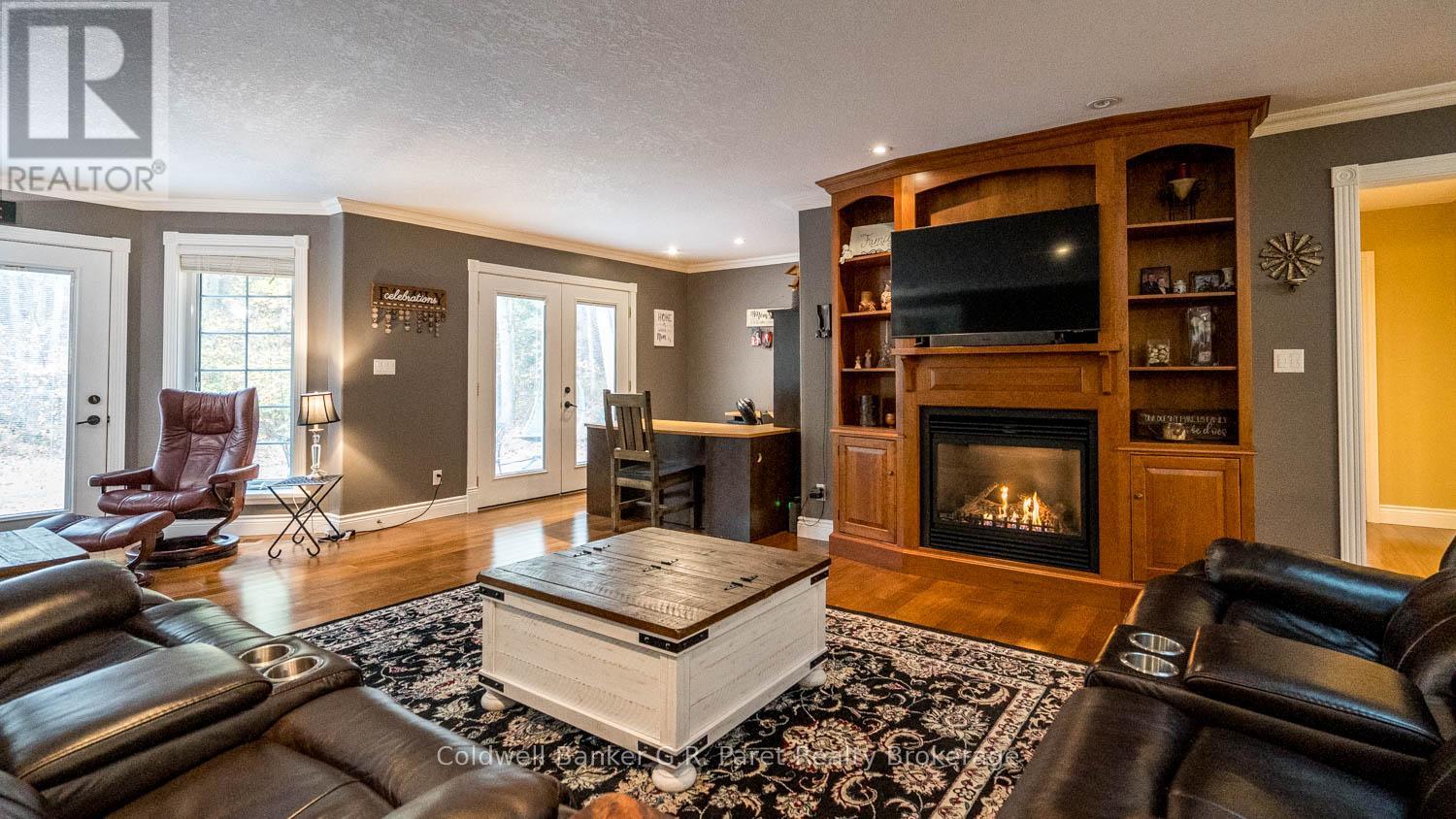 9862 Lakeshore Drive, Lambton Shores, Ontario  N0M 1T0 - Photo 12 - X12489656