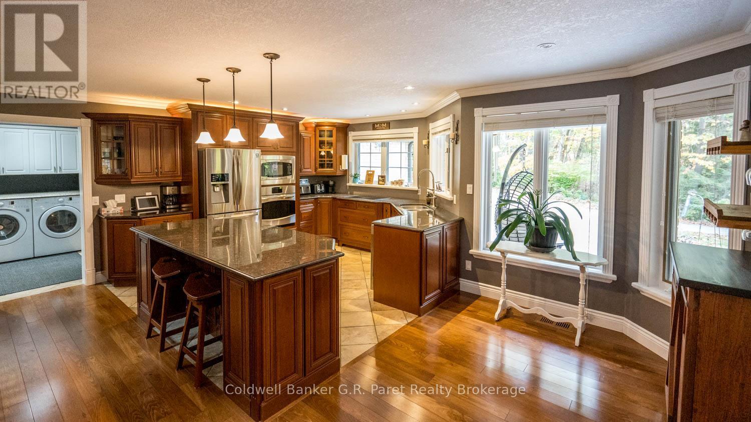 9862 Lakeshore Drive, Lambton Shores, Ontario  N0M 1T0 - Photo 17 - X12489656