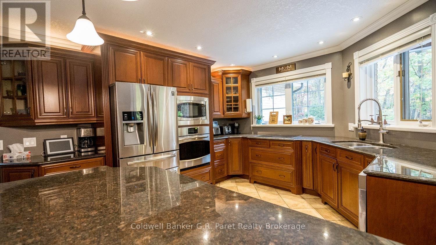 9862 Lakeshore Drive, Lambton Shores, Ontario  N0M 1T0 - Photo 18 - X12489656