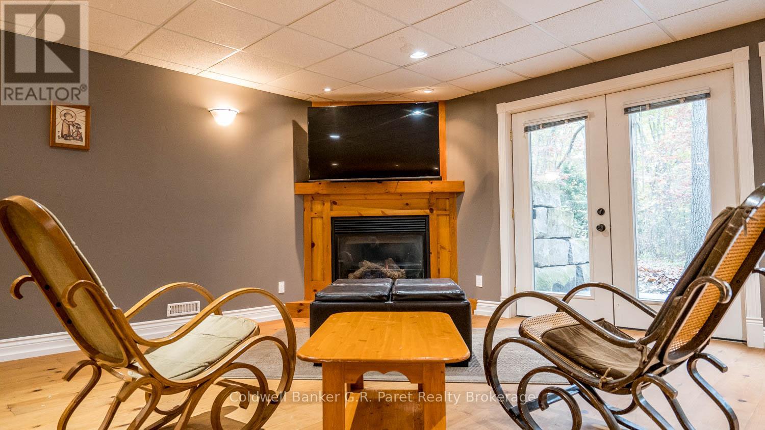 9862 Lakeshore Drive, Lambton Shores, Ontario  N0M 1T0 - Photo 25 - X12489656