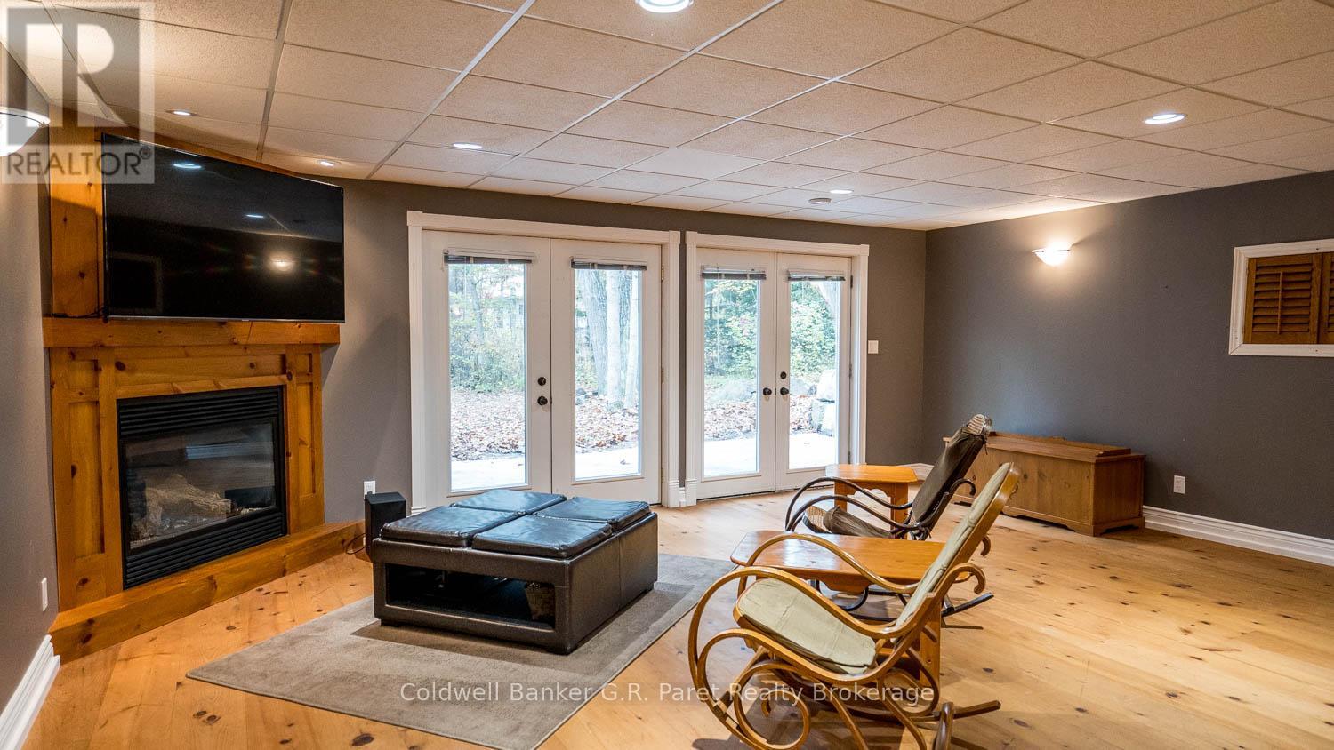 9862 Lakeshore Drive, Lambton Shores, Ontario  N0M 1T0 - Photo 24 - X12489656