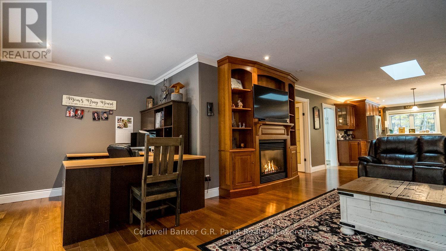 9862 Lakeshore Drive, Lambton Shores, Ontario  N0M 1T0 - Photo 15 - X12489656