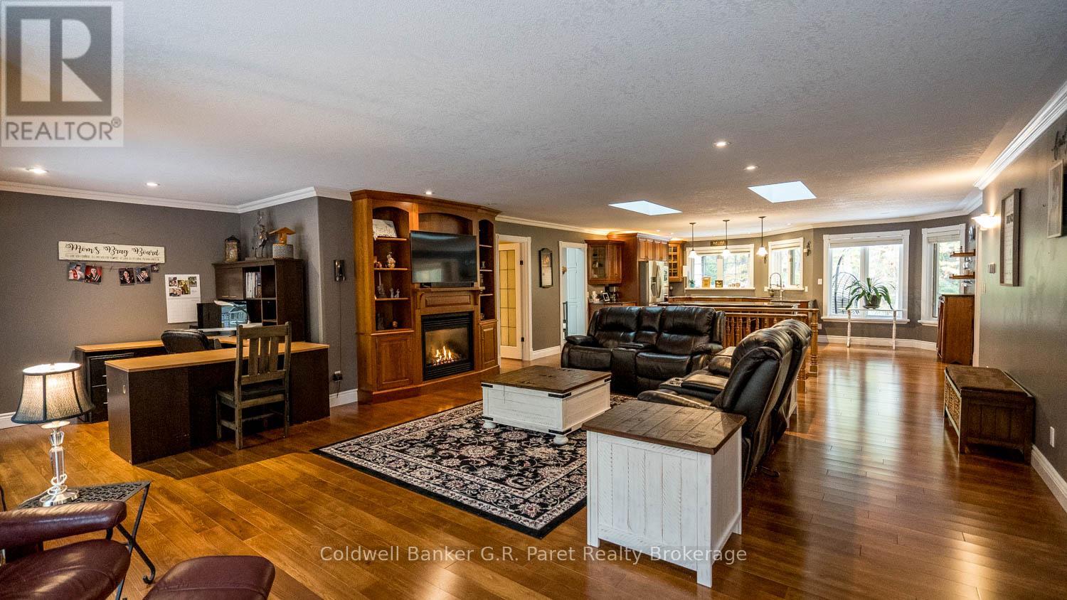 9862 Lakeshore Drive, Lambton Shores, Ontario  N0M 1T0 - Photo 13 - X12489656