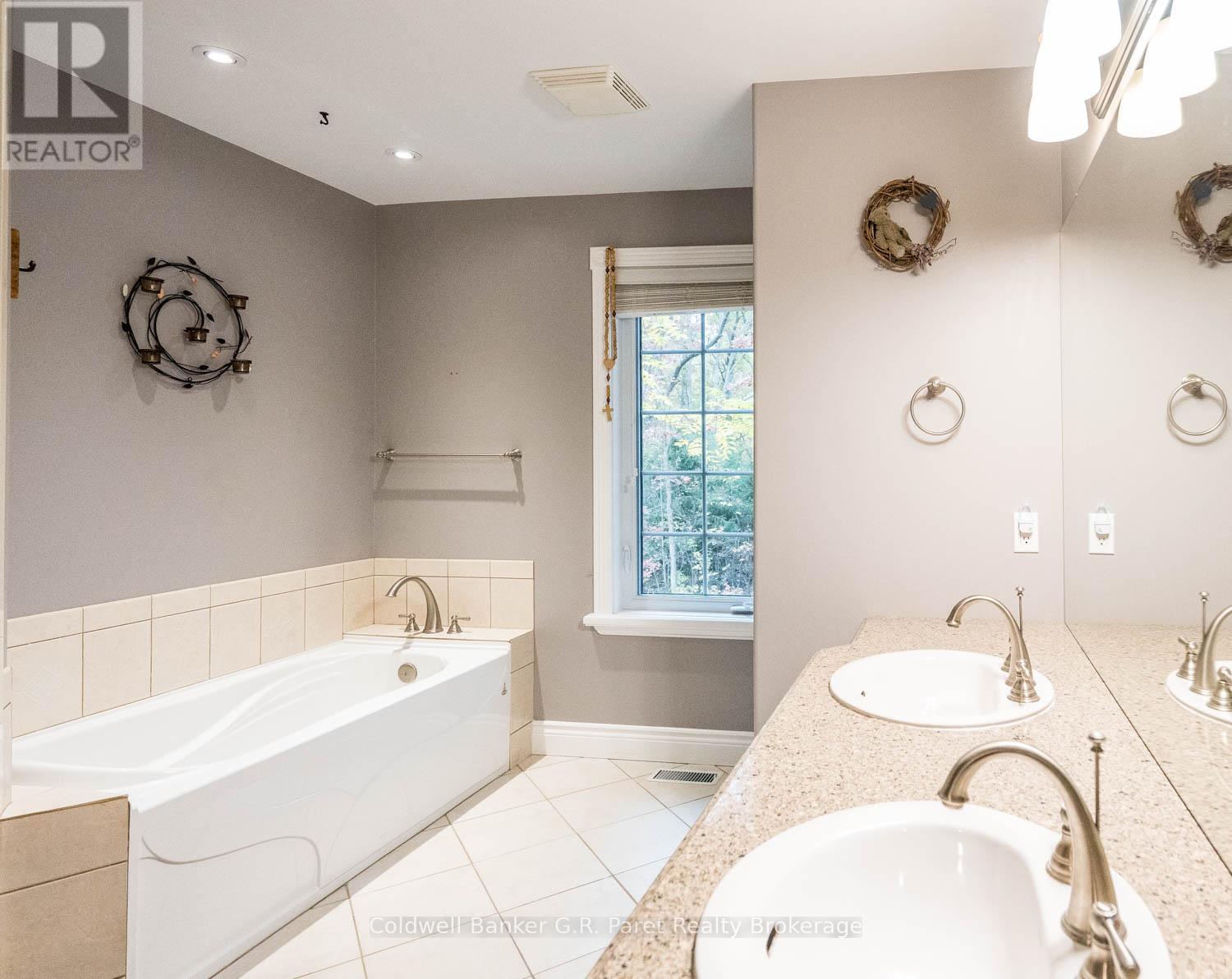 9862 Lakeshore Drive, Lambton Shores, Ontario  N0M 1T0 - Photo 30 - X12489656
