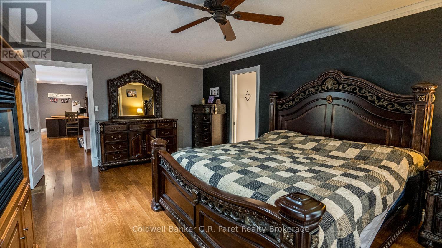 9862 Lakeshore Drive, Lambton Shores, Ontario  N0M 1T0 - Photo 28 - X12489656