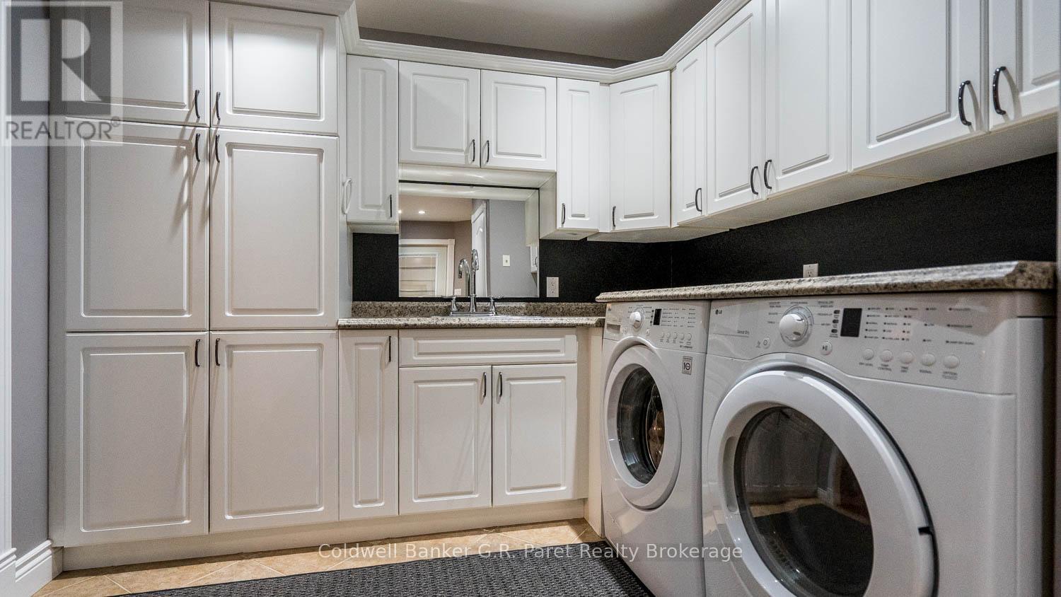 9862 Lakeshore Drive, Lambton Shores, Ontario  N0M 1T0 - Photo 37 - X12489656
