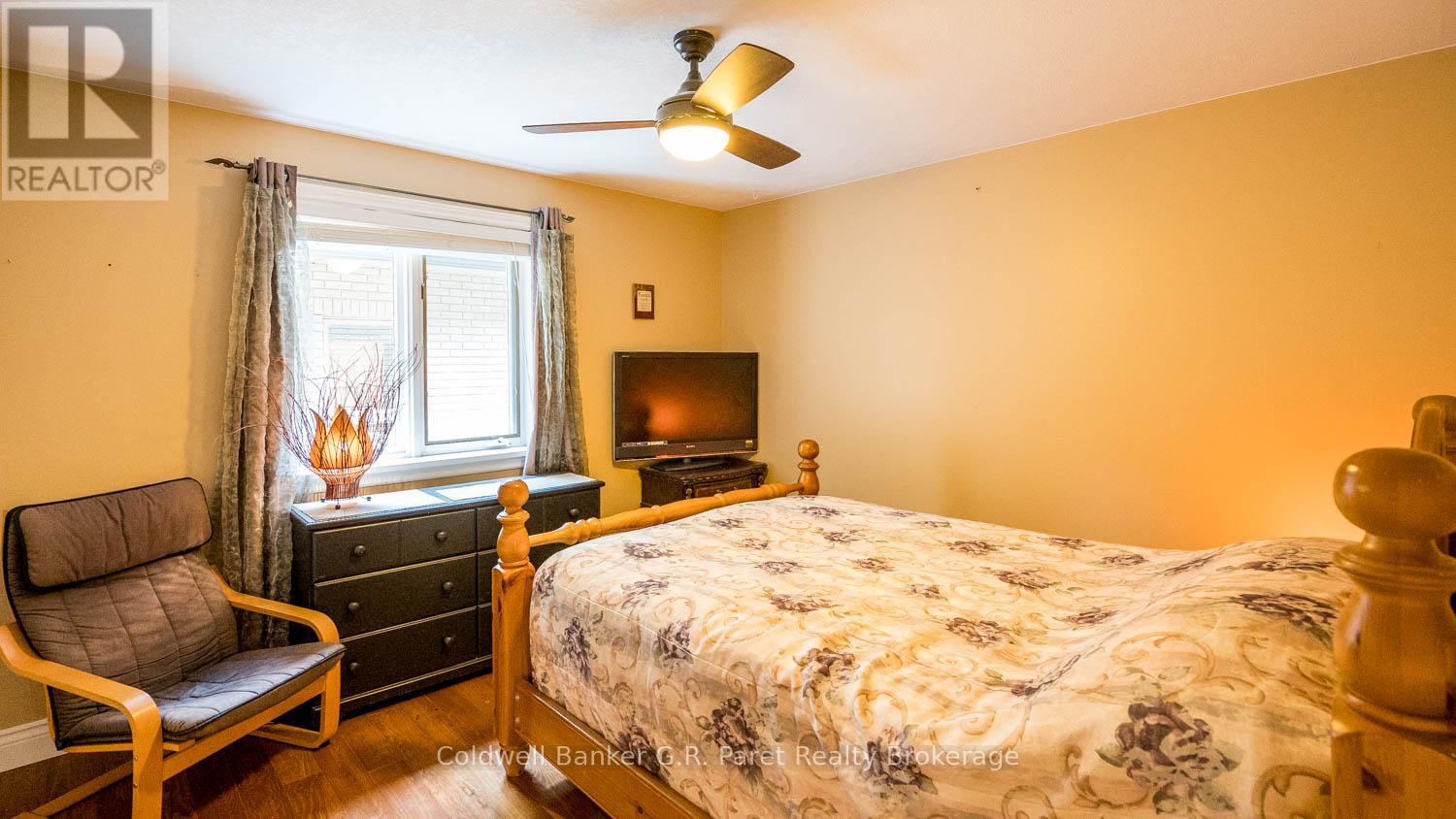 9862 Lakeshore Drive, Lambton Shores, Ontario  N0M 1T0 - Photo 34 - X12489656