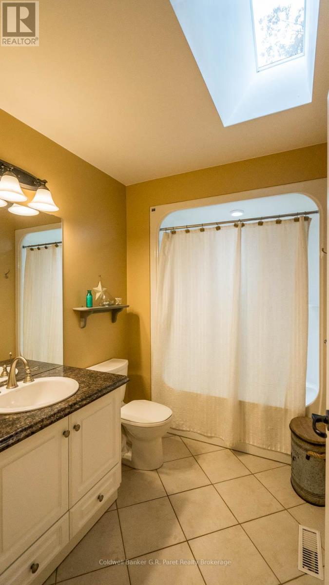 9862 Lakeshore Drive, Lambton Shores, Ontario  N0M 1T0 - Photo 38 - X12489656