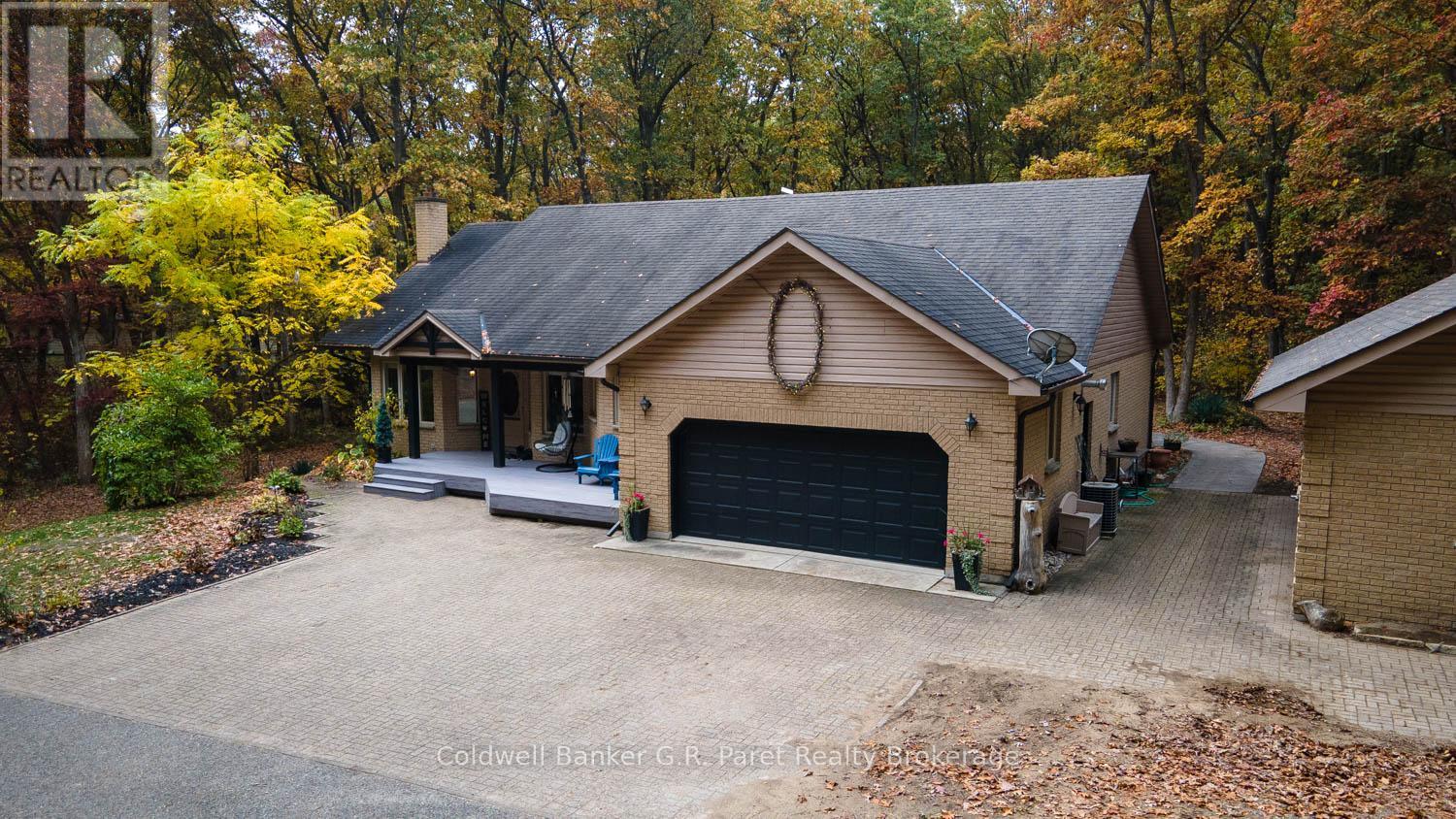 9862 Lakeshore Drive, Lambton Shores, Ontario  N0M 1T0 - Photo 5 - X12489656
