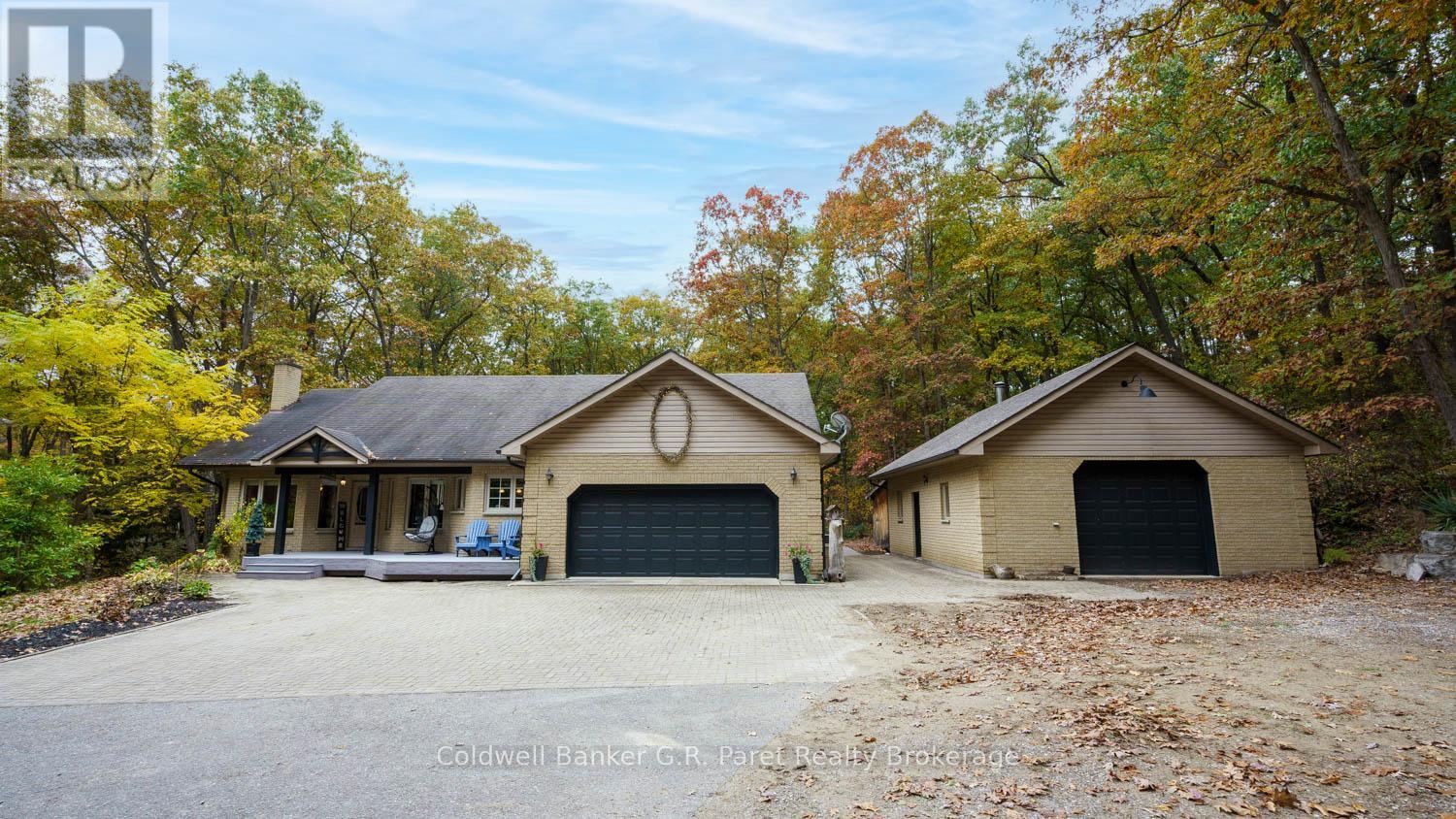 9862 Lakeshore Drive, Lambton Shores, Ontario  N0M 1T0 - Photo 6 - X12489656