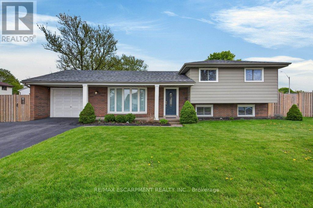 4 CAMELOT DRIVE, Hamilton, Ontario