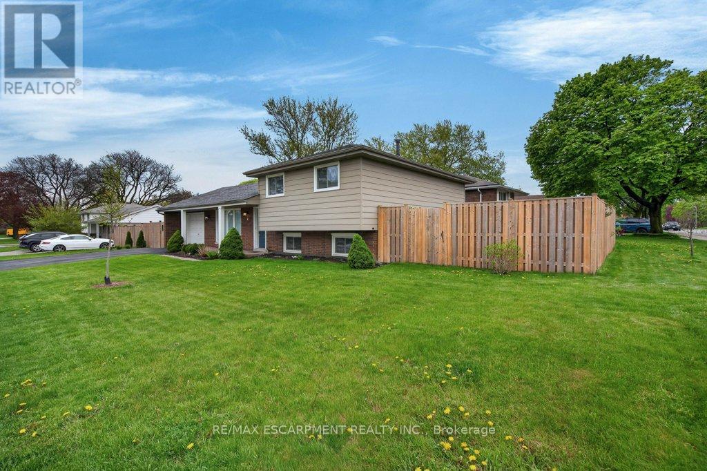 4 Camelot Drive, Hamilton, Ontario  L8V 2L2 - Photo 3 - X13132270