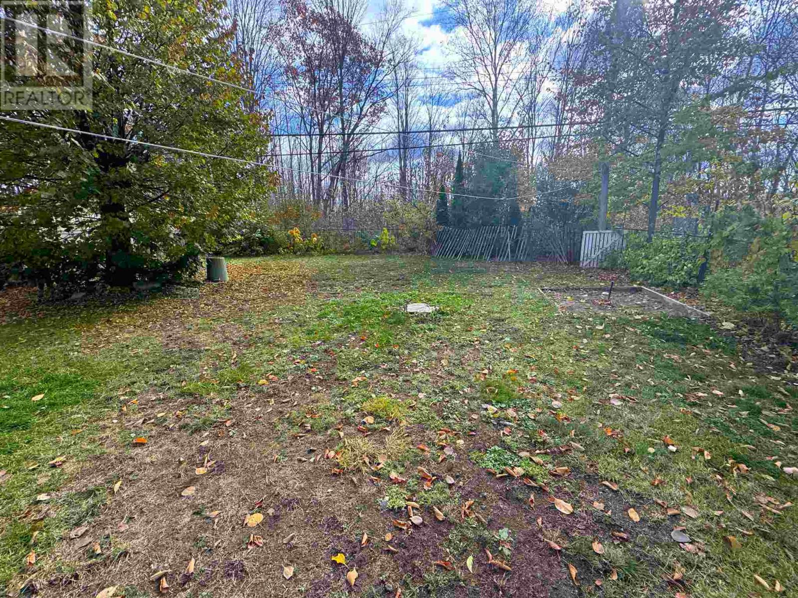 9 Axmith Ave, Elliot Lake, Ontario  P5A 1B5 - Photo 28 - SM260715