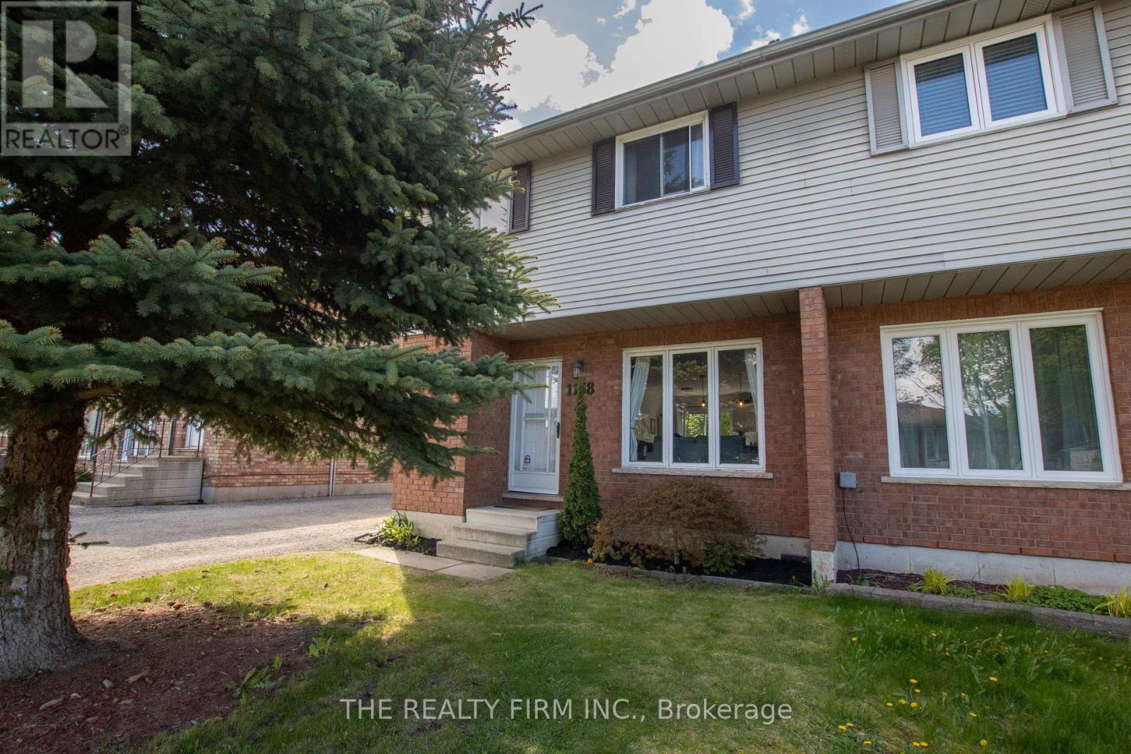 1138 PEARSON DRIVE, Woodstock, Ontario