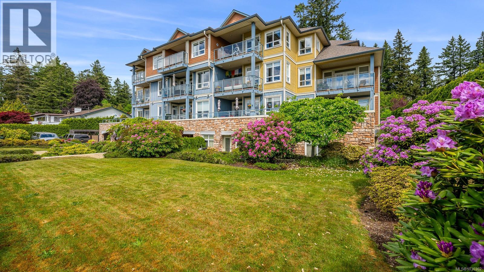 303 1912 Comox Ave, Comox, British Columbia  V9M 3M4 - Photo 2 - 1036362
