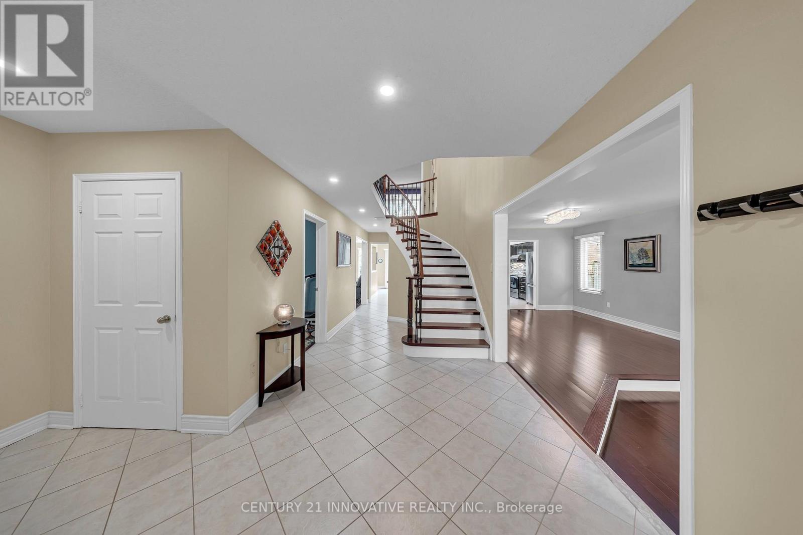 42 Kevi Crescent E, Richmond Hill, Ontario  L4B 3C8 - Photo 5 - N13129932