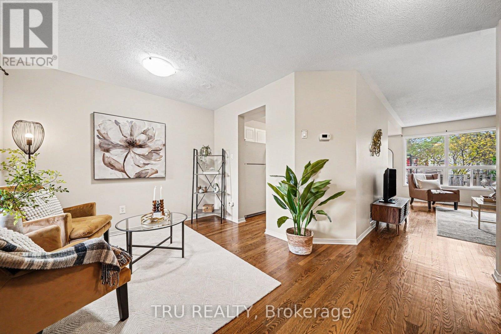 37 Daventry Crescent, Ottawa, Ontario  K2J 4N6 - Photo 8 - X12855878