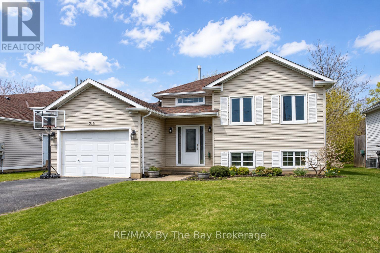 215 MONTREAL STREET, clearview (stayner), Ontario