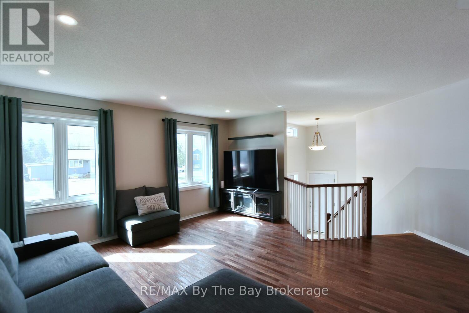 215 Montreal Street, Clearview (Stayner), Ontario  L0M 1S0 - Photo 9 - S13132462