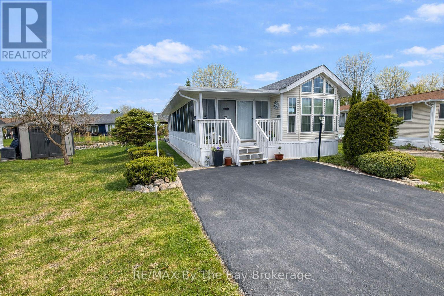 8 HURON CIRCLE, Wasaga Beach, Ontario