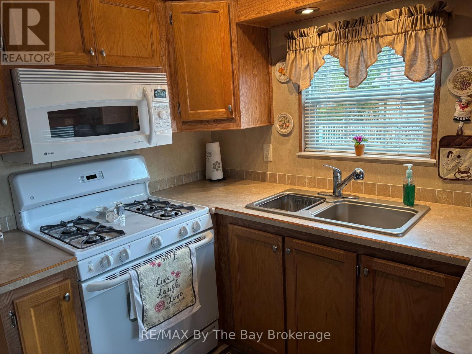 8 Huron Circle, Wasaga Beach, Ontario  L9Z 1X7 - Photo 12 - S13132544