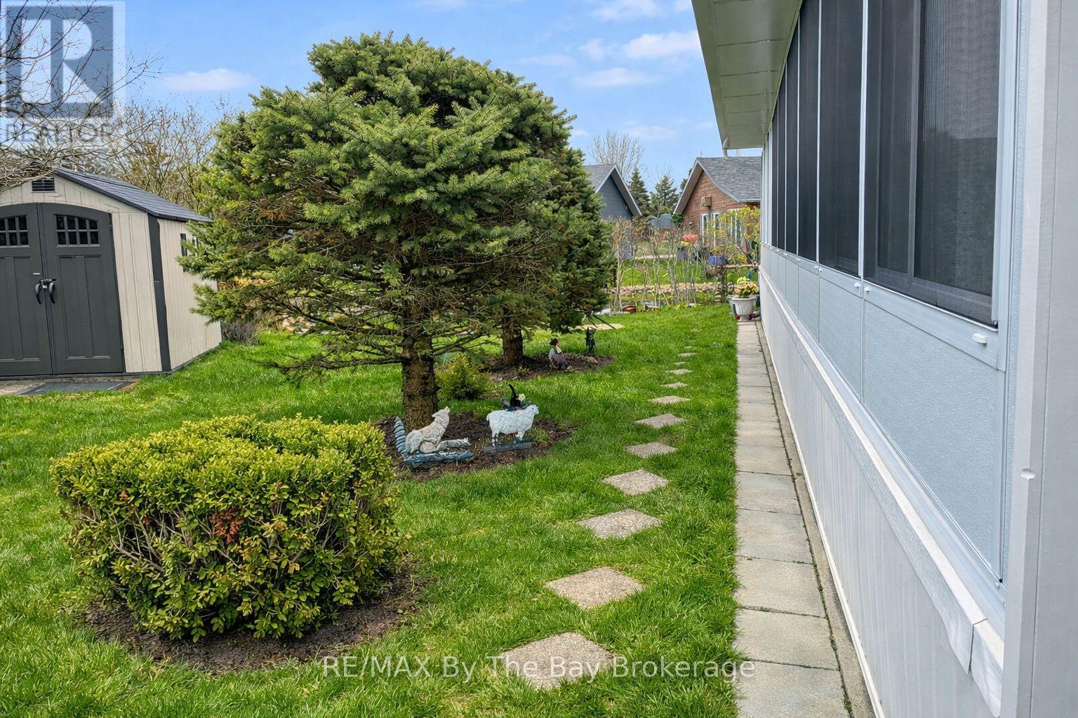 8 Huron Circle, Wasaga Beach, Ontario  L9Z 1X7 - Photo 2 - S13132544