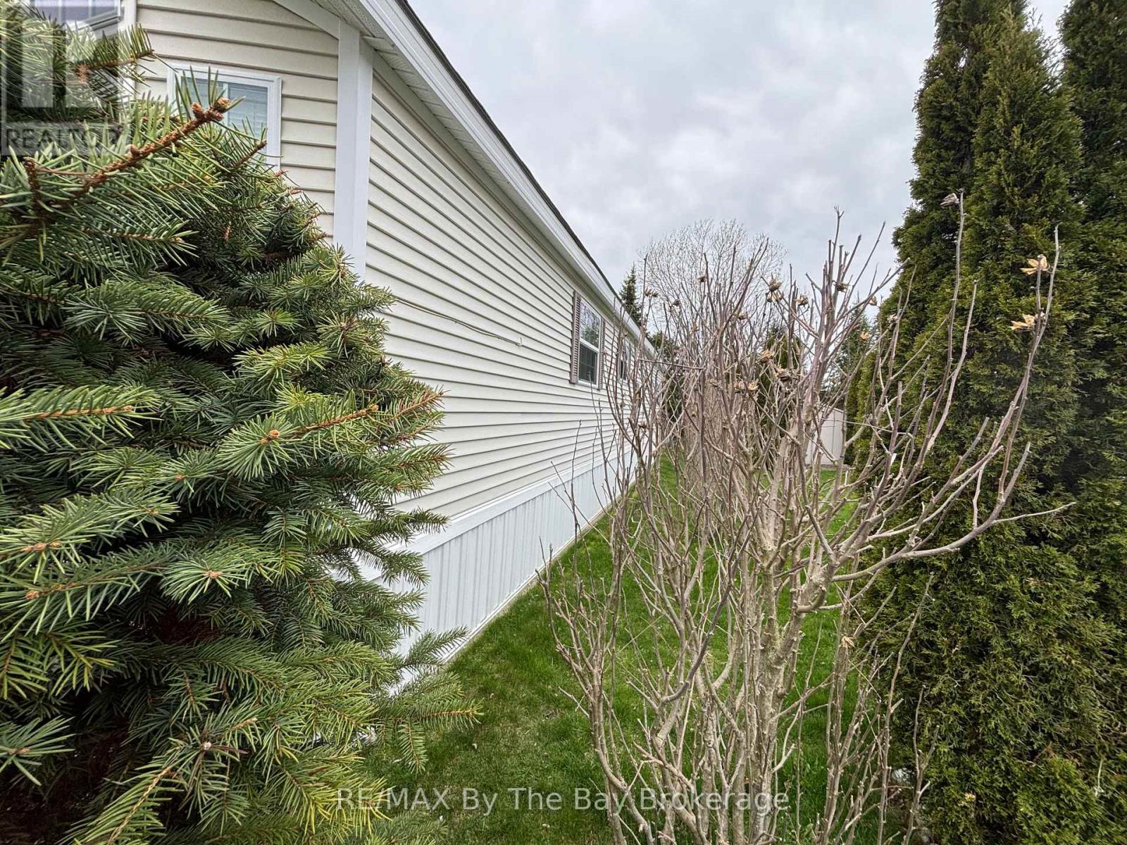 8 Huron Circle, Wasaga Beach, Ontario  L9Z 1X7 - Photo 21 - S13132544