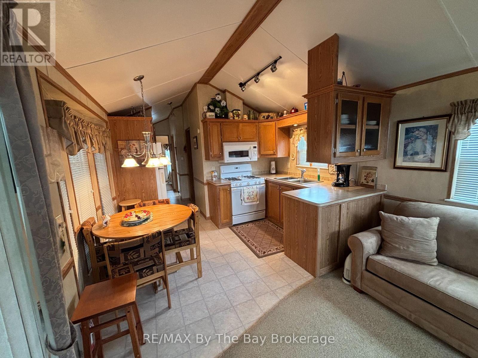 8 Huron Circle, Wasaga Beach, Ontario  L9Z 1X7 - Photo 9 - S13132544